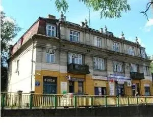 Kamienica Amerykanka przy rynku w Brwinowie