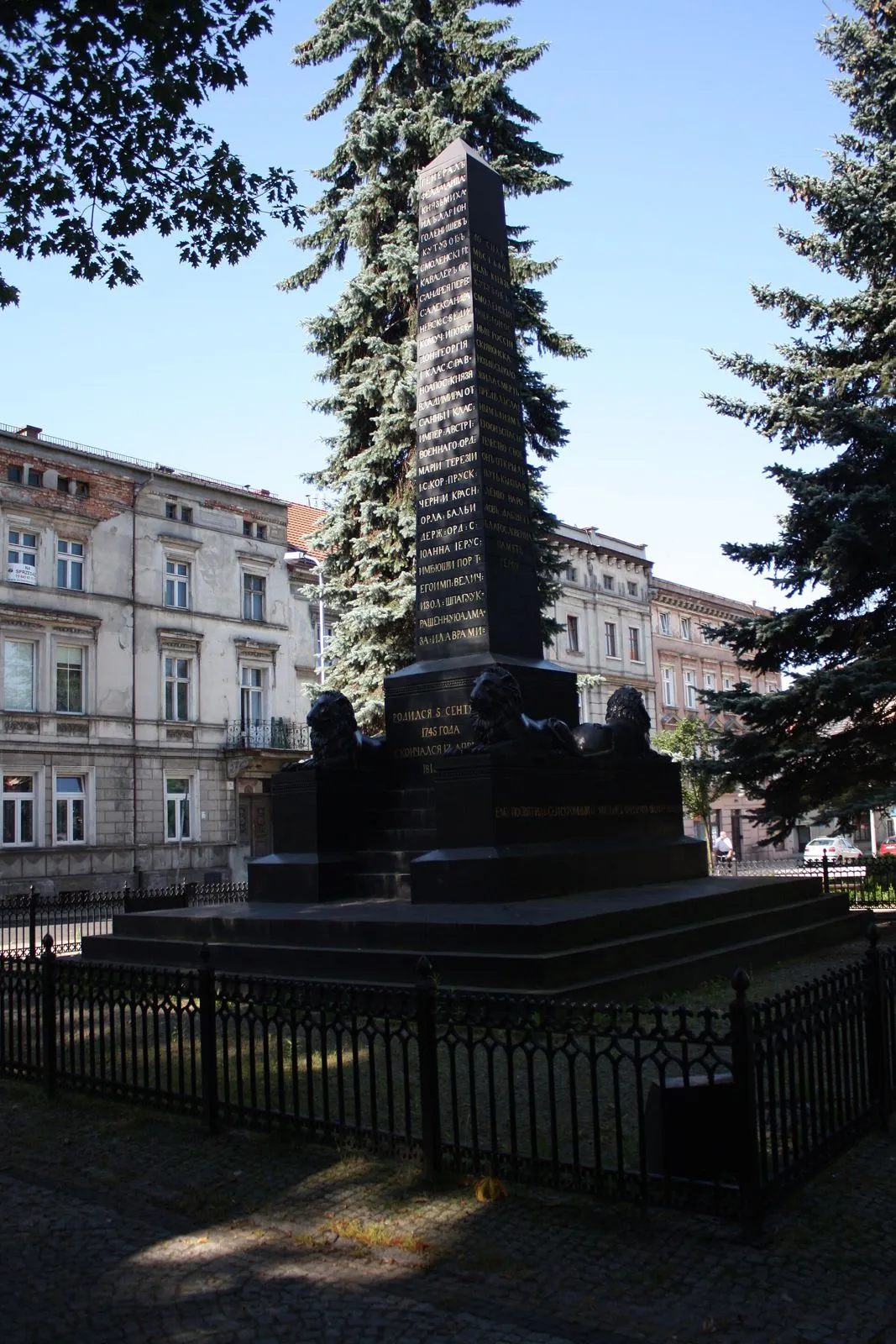 Okazały żelazny pomnik