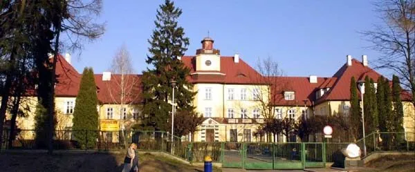 Neobarokowy gmach liceum im. Kopernika w Ostrowi Mazowieckiej