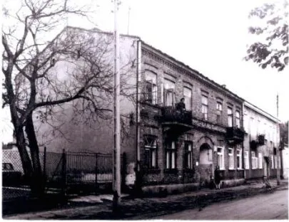 Ceglana kamienica Frajermana przy 1 Maja w Grodzisku Mazowieckim.
