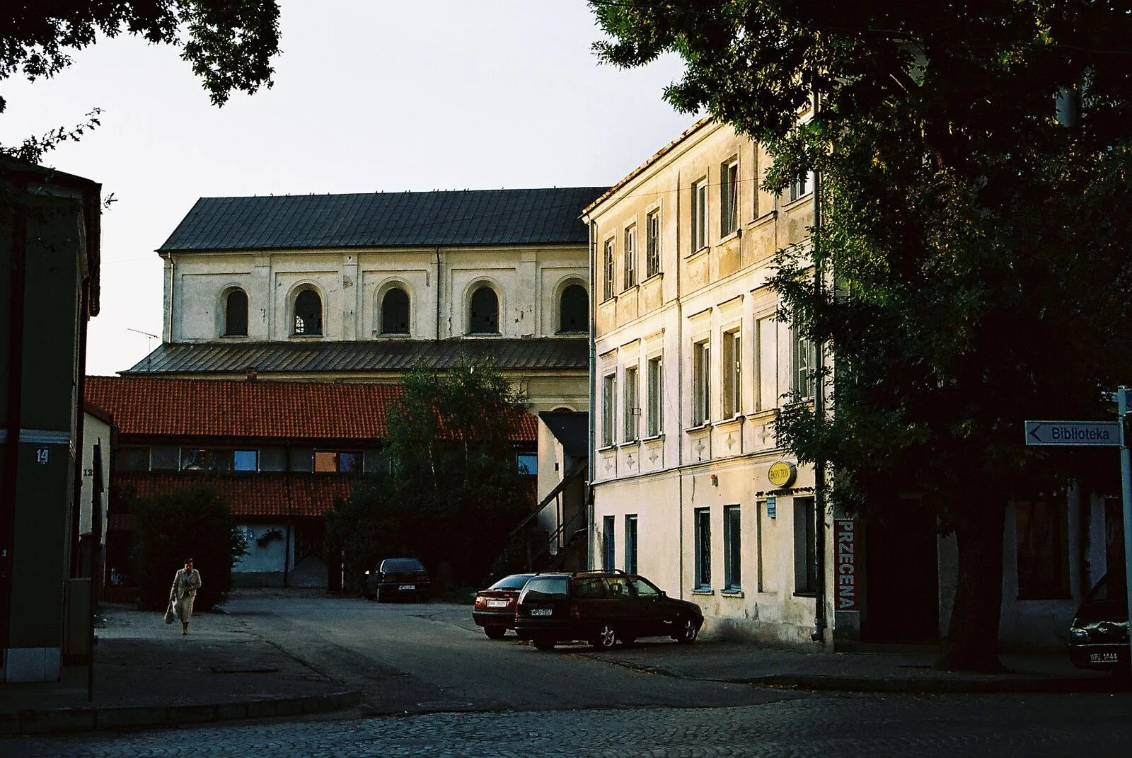 Pojezuicki kościół śś. Piotra i Pawła w Pułtusku, widok od południa.