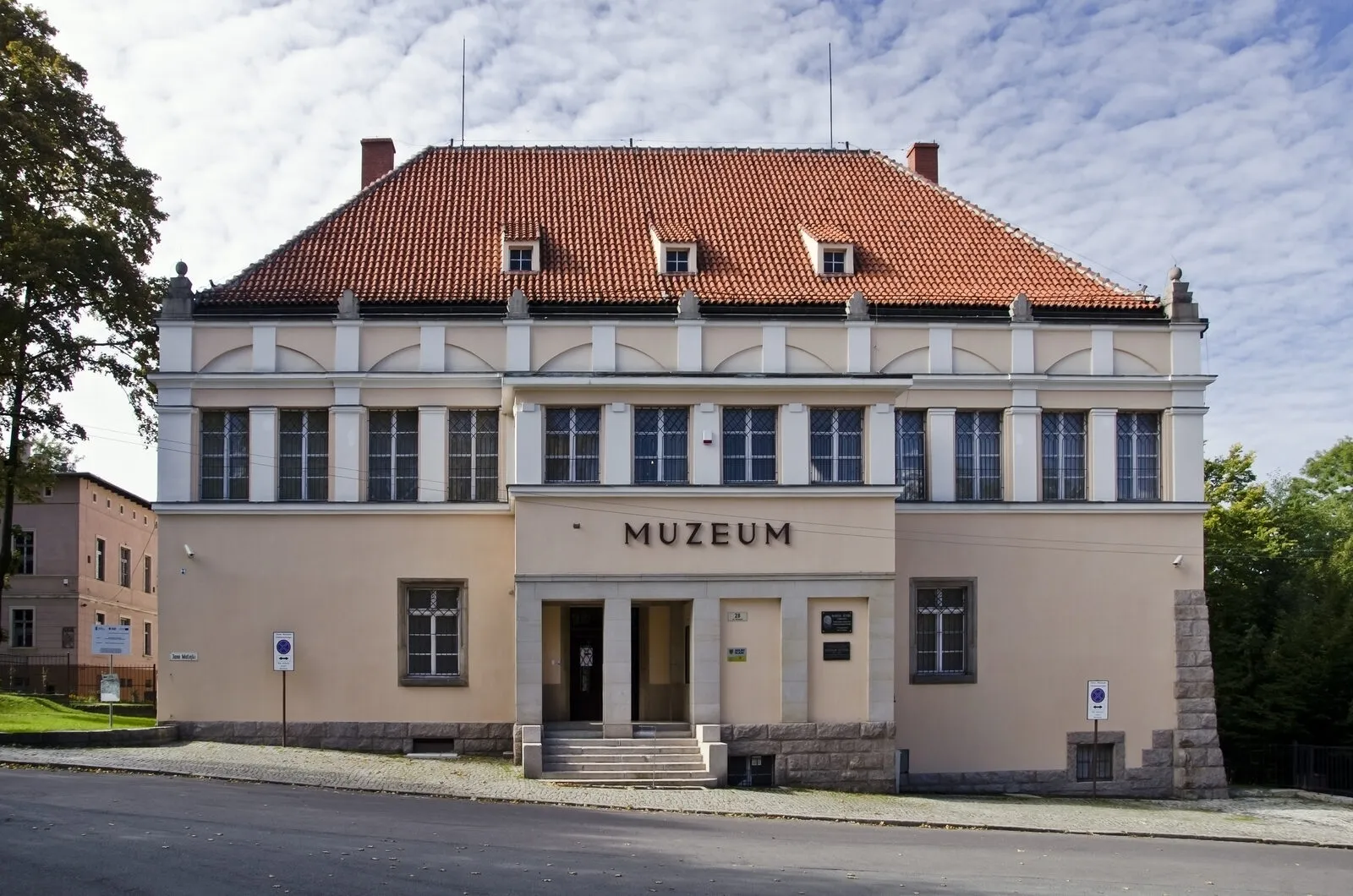 Budynek Muzeum Karkonoskiego w Jeleniej Górze