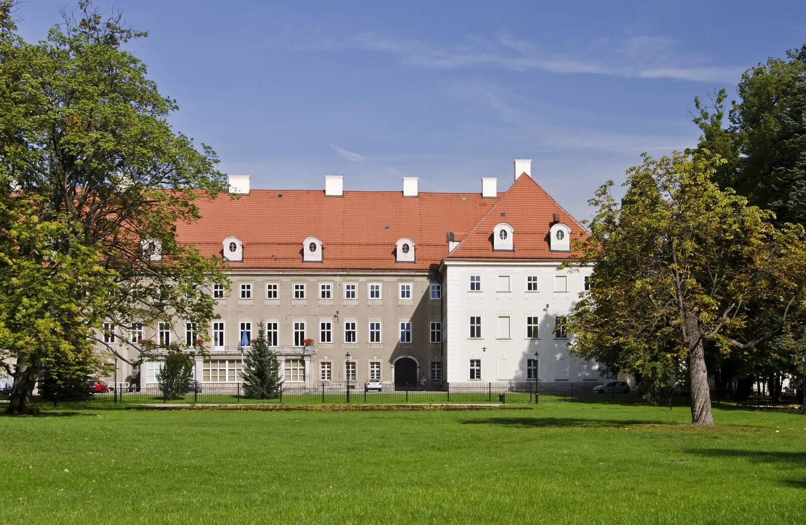 Pałac Schaffgotschów w Cieplicach od strony parku