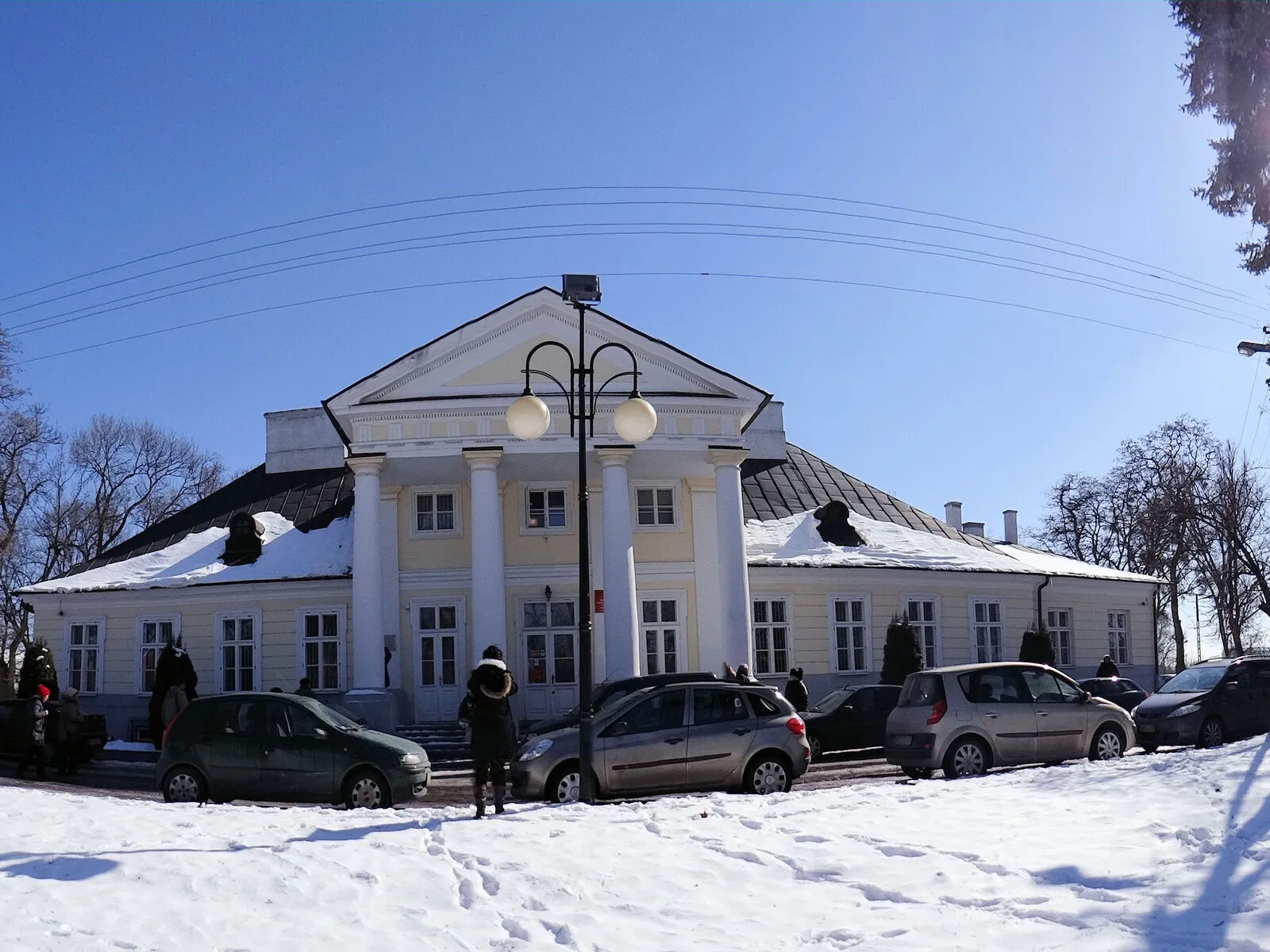 Klasycystyczny pałac w Sochaczewie (Czerwonka), obecnie szkoła muzyczna