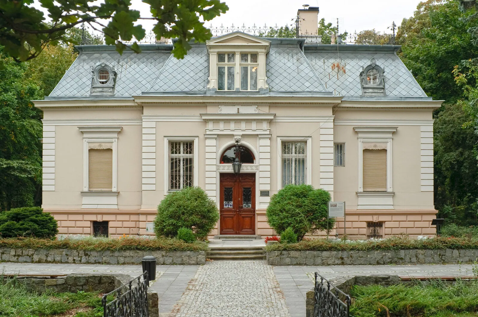 Willa-pałacyk Dittricha w Żyrardowie, dawna rezydencja właściciela fabryki