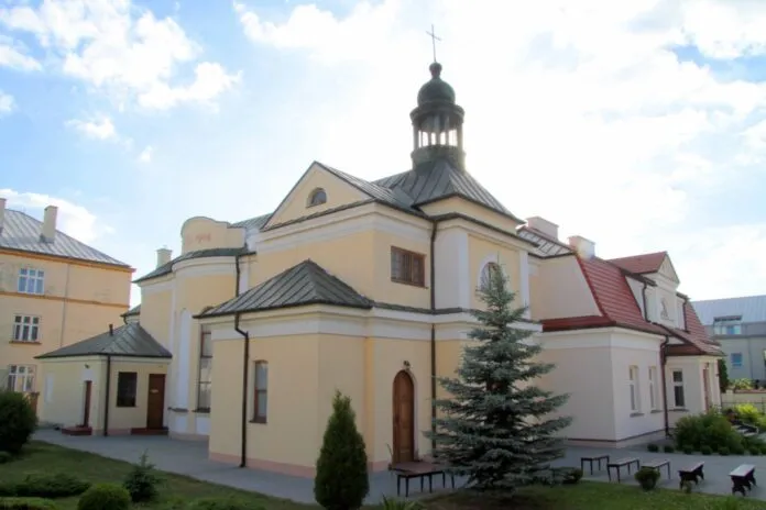 Kościół rektoralny św. Józefa w Kozienicach z budynkiem klasztornym sióstr franciszkanek