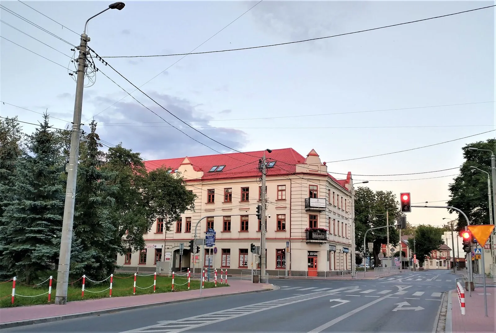 Widok miejski Wołomina o zmierzchu