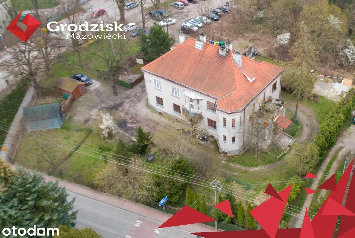 Willa zwana Domem Rejenta w Grodzisku Mazowieckim z lotu ptaka.